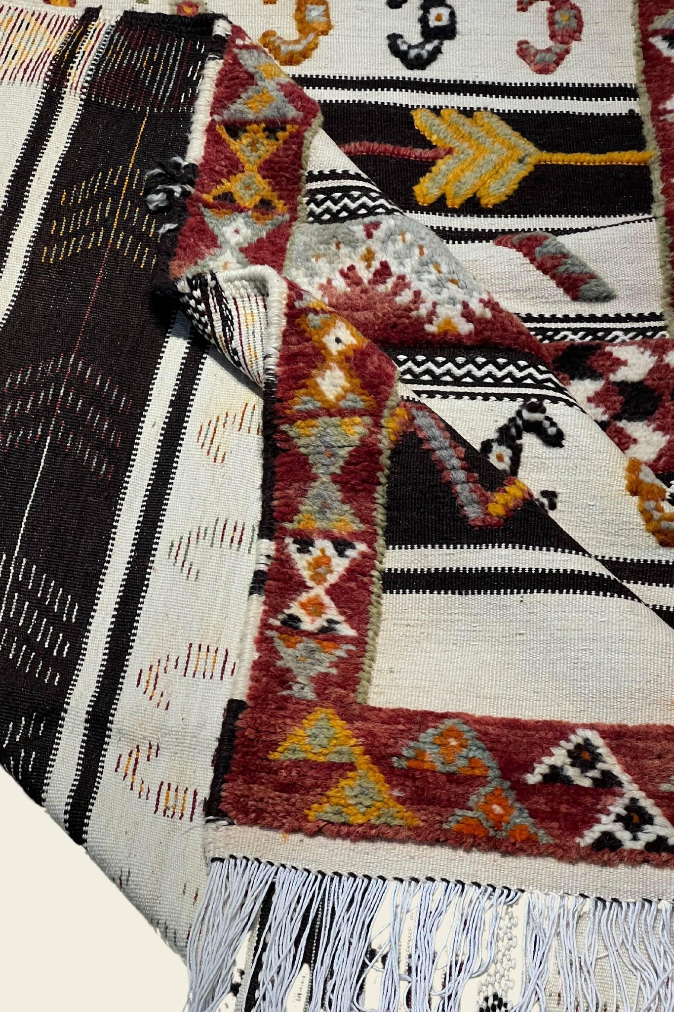 KILIM MOROCCAN RUG - KL104 - 4'7" X 8'7" Dar Bouchaib Marrakech Carpets Rugs Of Morocco